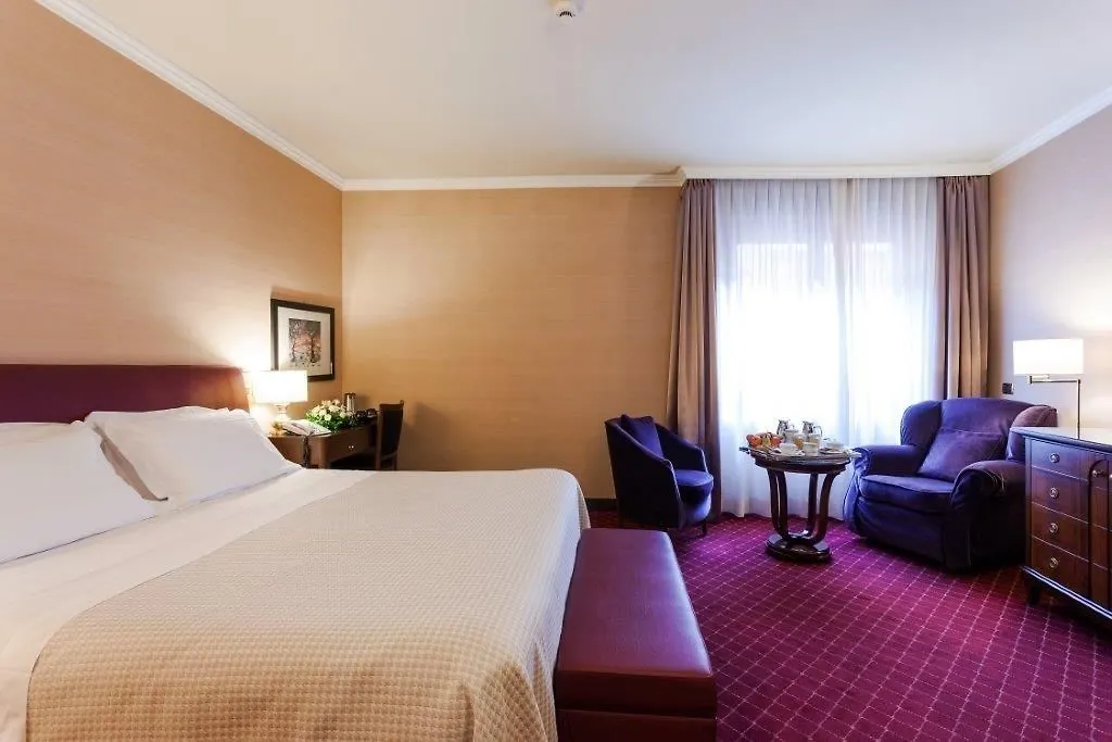 Hotel Accademia Verona 4*,
